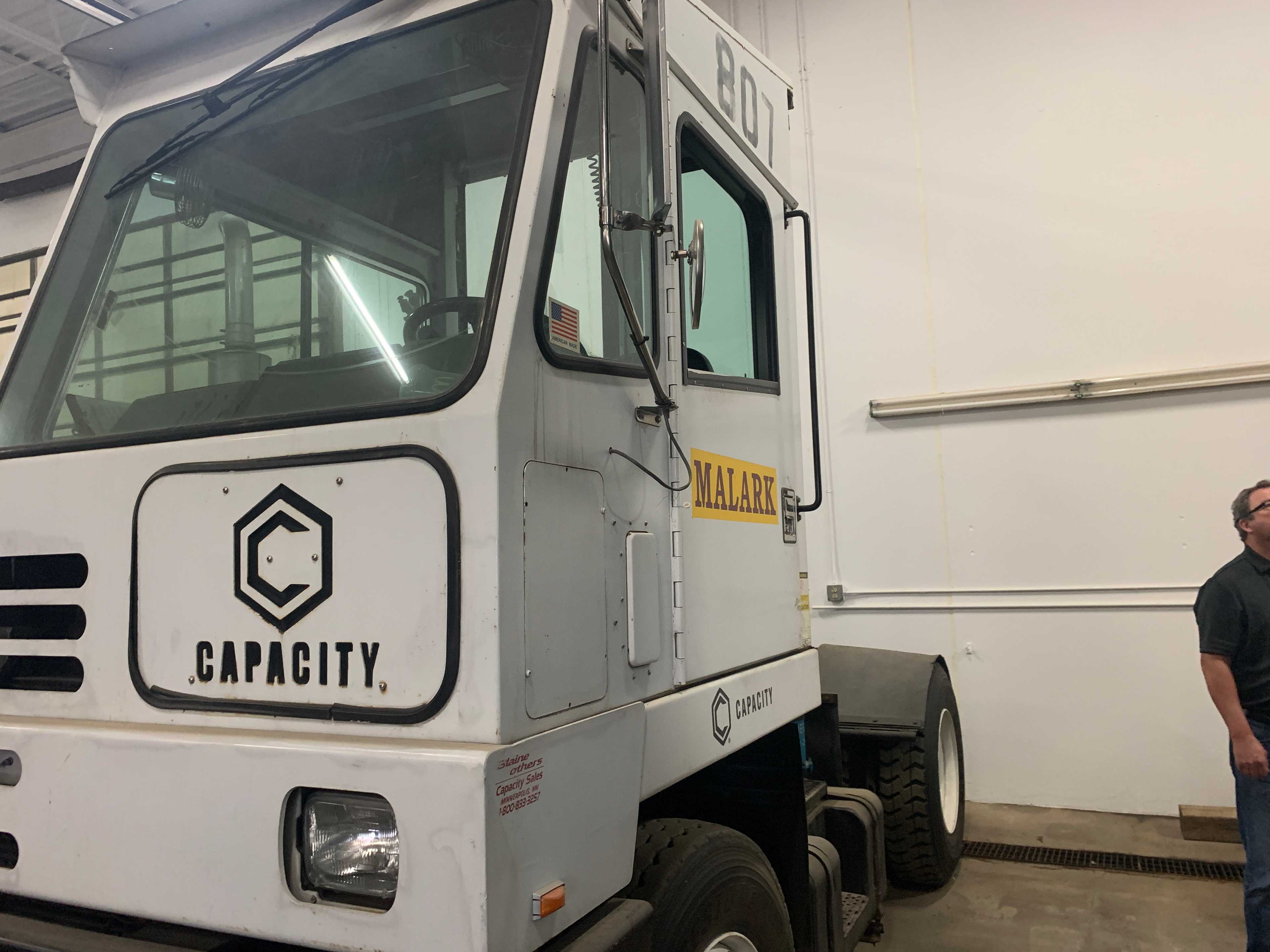 2004 CAPACITY TRAILER JOCKEY YARD TOW TRUCK - TOW TRUCKS