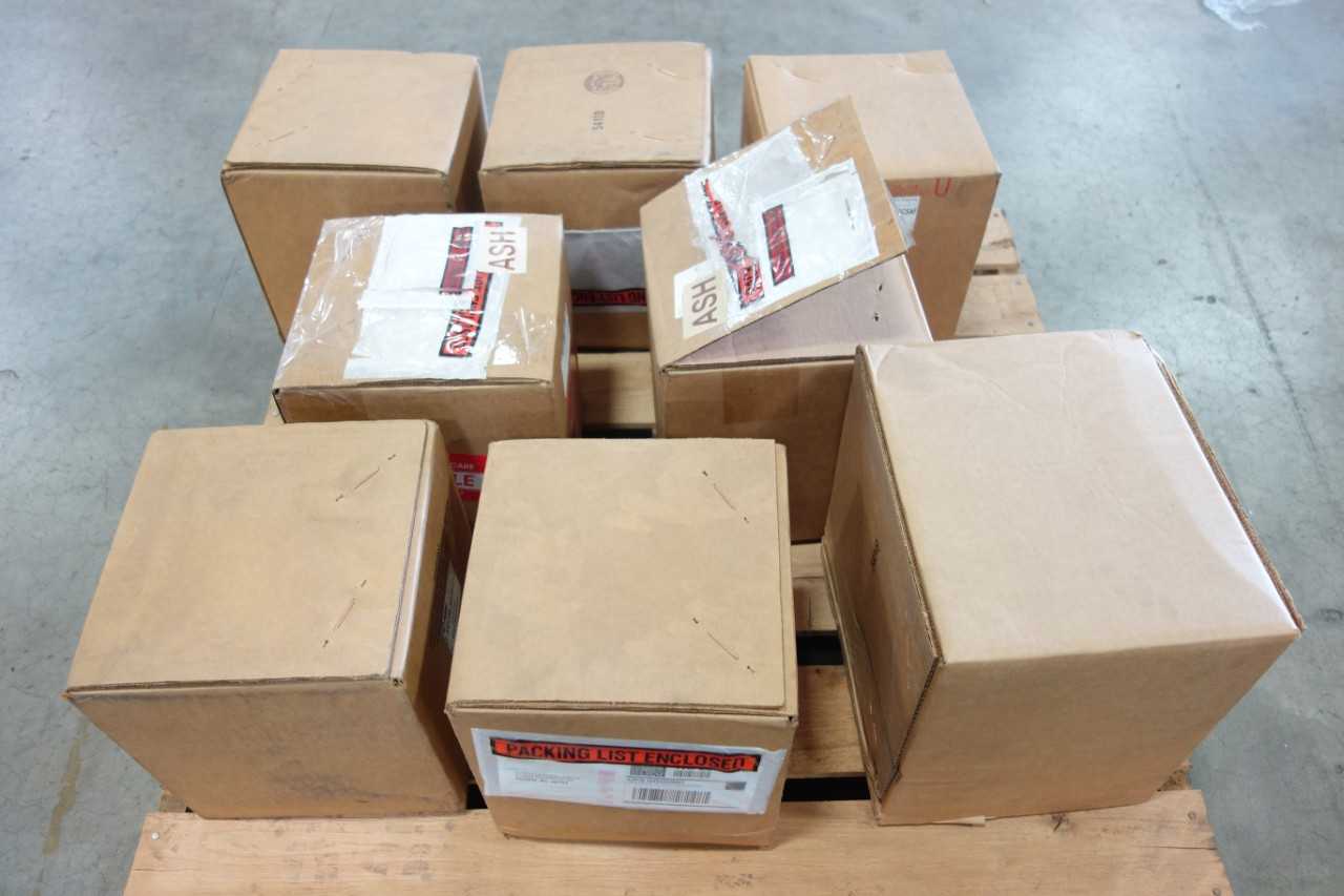 LOT OF ASSORTED AZZ RIG-A-LITE LIGHT FIXTURE - LIGHTING