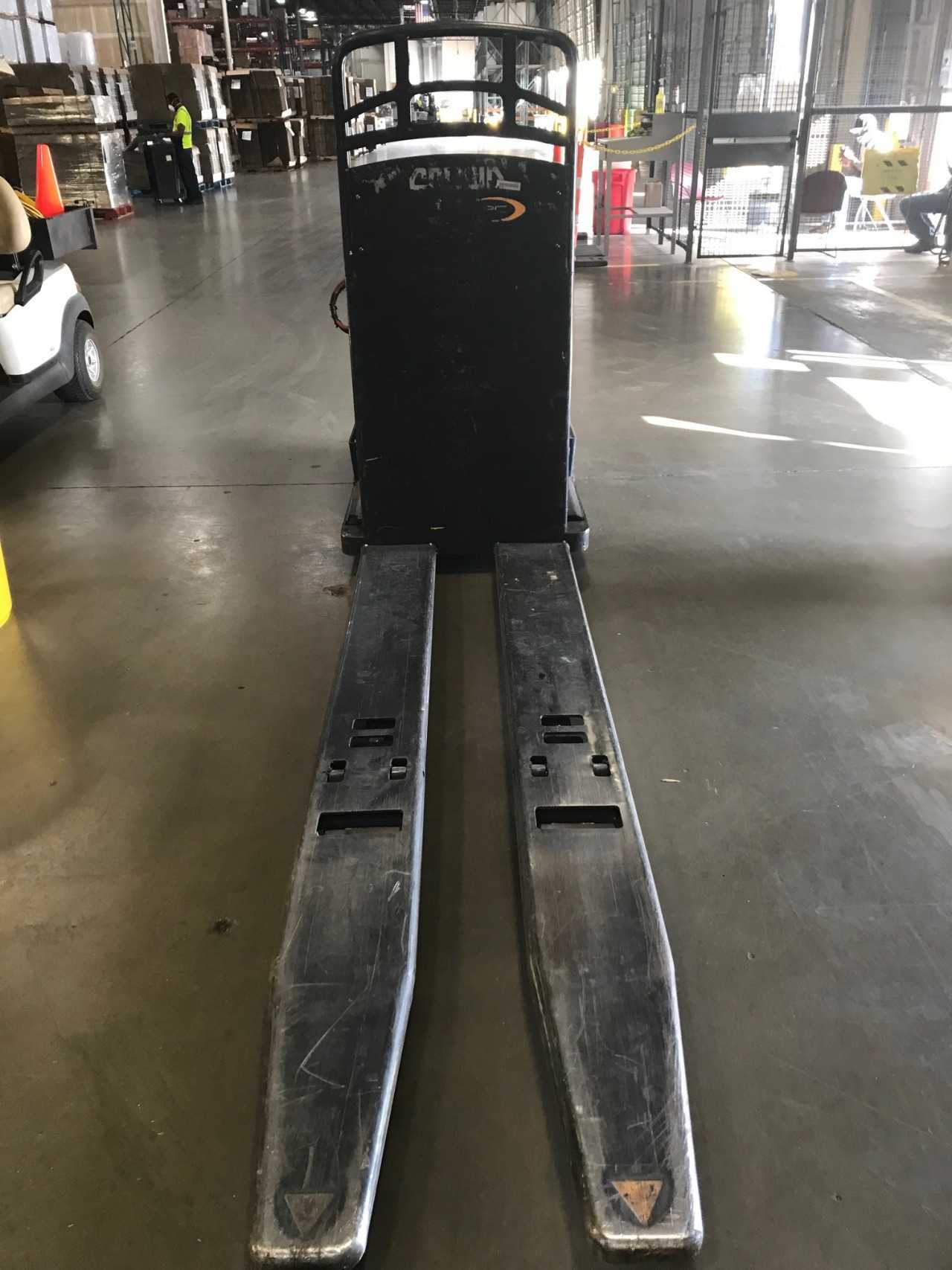 2014 Crown PC-4500-80 double rider jack, Carrollton, TX - MANUAL PALLET JACKS