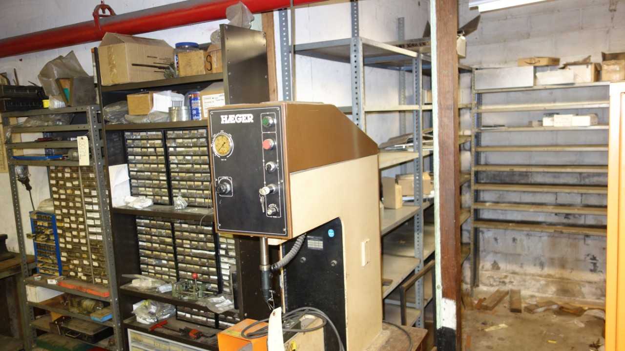 5 SECTIONS OF STEEL SHELVING (CONTENTS NOT INCLUDED) - SHELVING