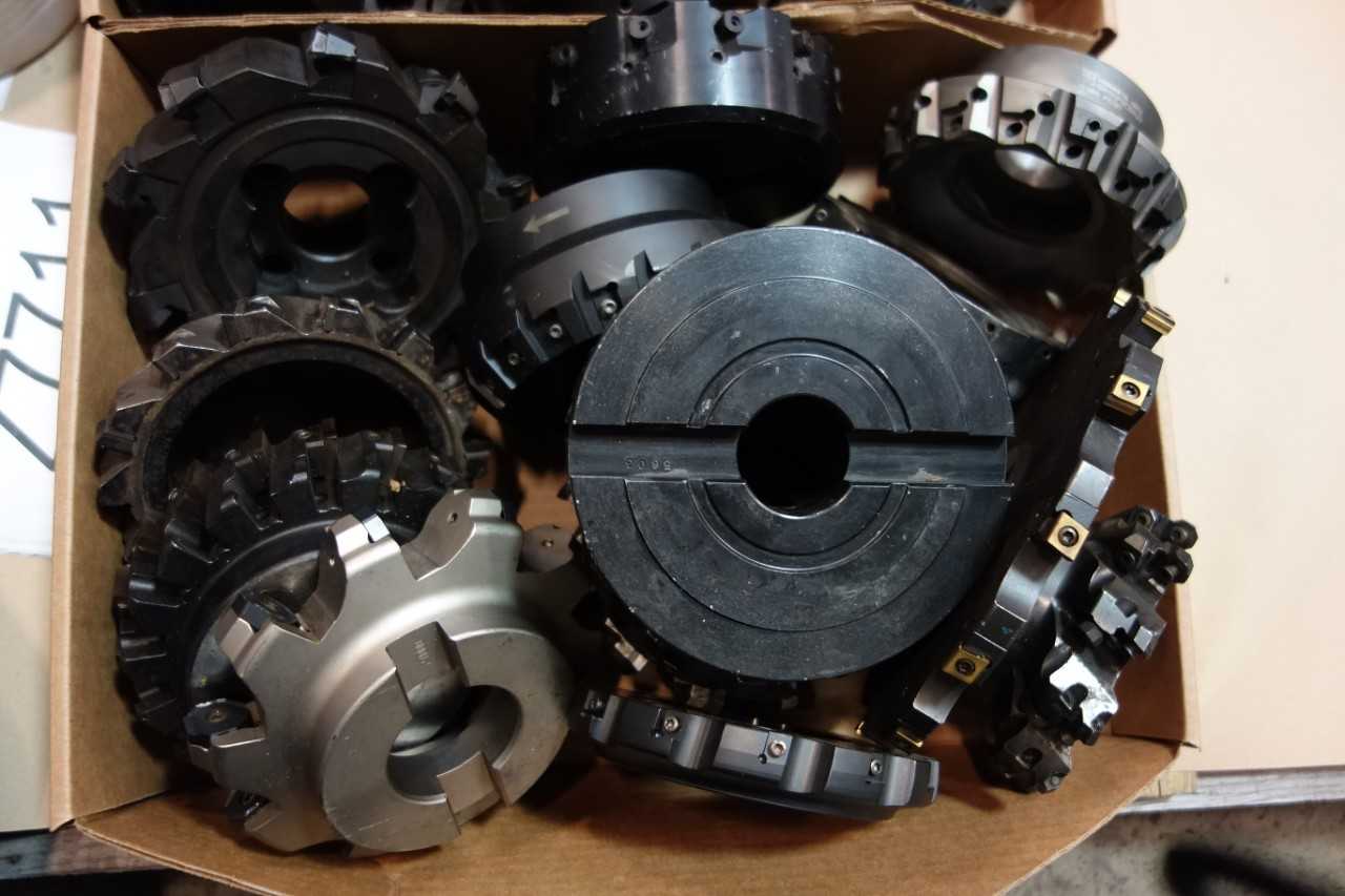 LOT OF ASSORTED SURFACE MILLS AND CUTTERS - KENNAMETAL - MACHINING ACCESSORIES & TOOLING