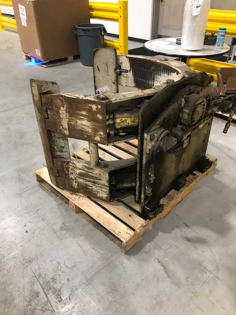 Cascade 45F-RC-03G roll clamp, 4500# capacity, Appleton, WI - LIFTING ATTACHMENTS