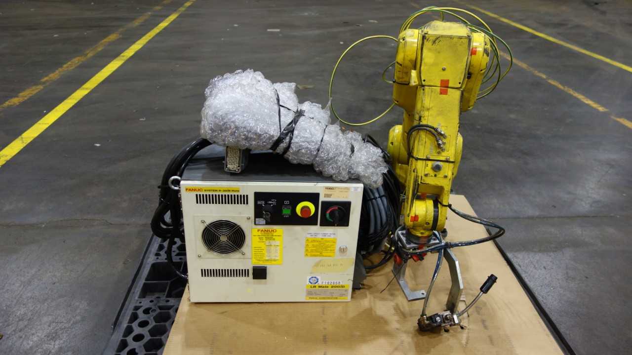 FANUC LR MATE 200ID/7L R-30IB LONG REACH ROBOT, A05B-2651-B021 CONTROLLER, A05B-2255-C105 TEACH PENDANT, A05B-1142-B301 TYPE - INDUSTRIAL ROBOTS