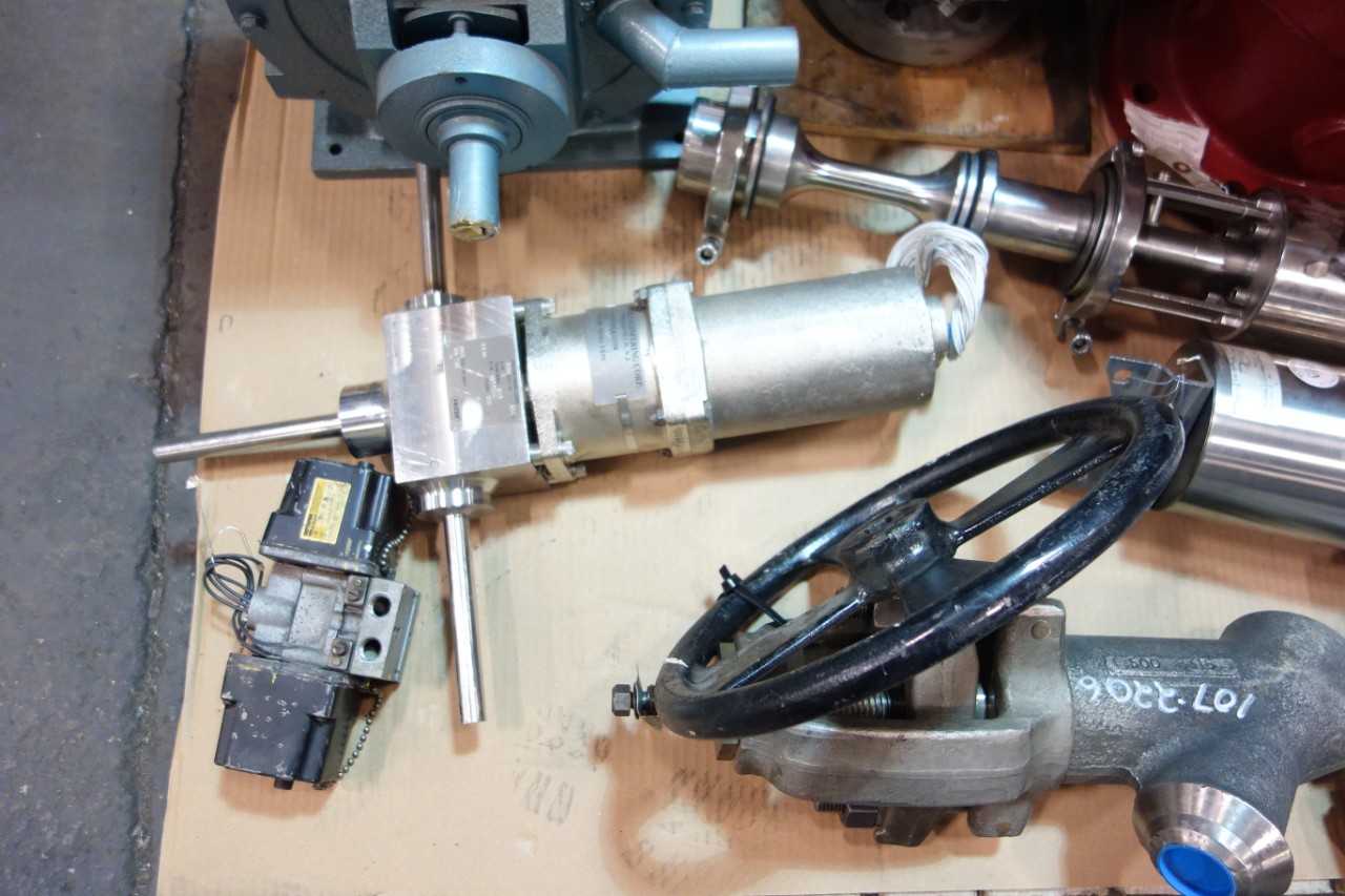2 PALLETS OF ASSORTED VALVES AND VALVE ACCESSORIES - VALVES