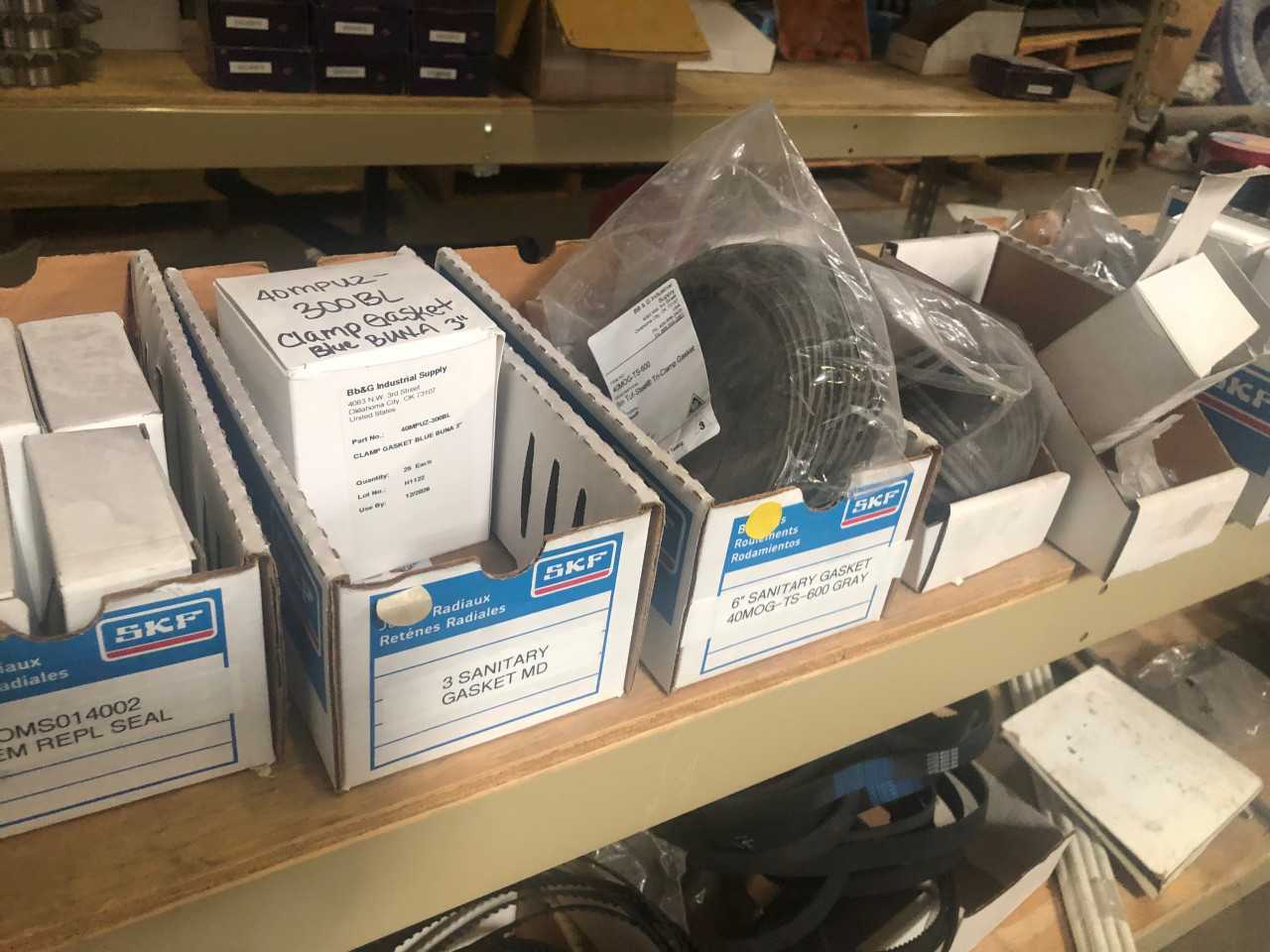 LOT OF ASSORTED INDUSTRIAL ITEMS ( Shaft collars, keystock, elevator bolts, washers and whiz nuts, sanitary gaskets, tri-clamp) - INDUSTRIAL PARTS