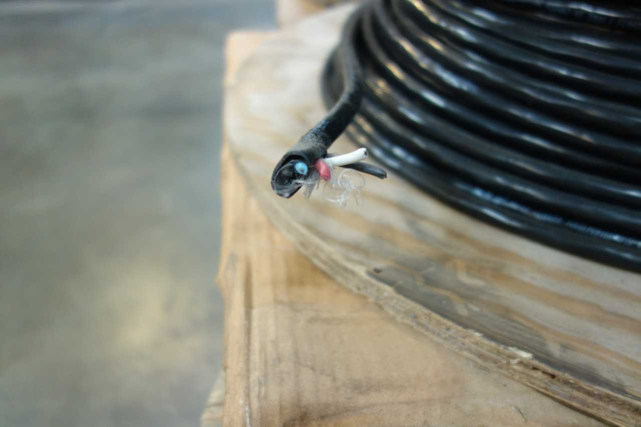 LOT OF ASSORTED SPOOLS OF INSULATED WIRE - ELECTRICAL COMPONENTS