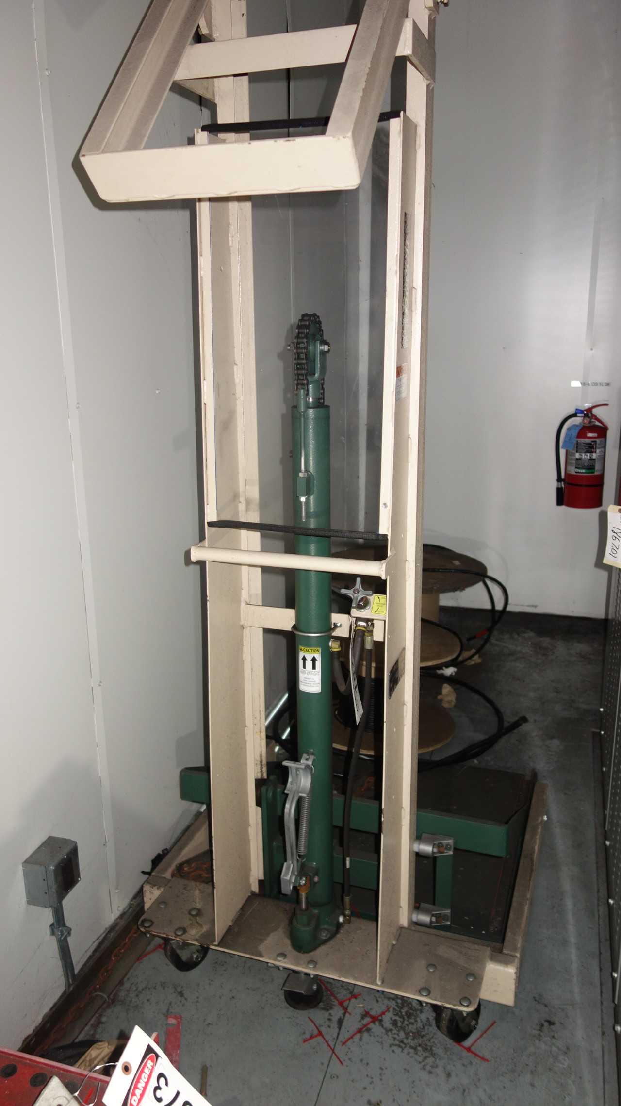 BEECH 1000LB MANUAL LIFT TRUCK (DELAYED REMOVAL) - INDUSTRIAL PARTS