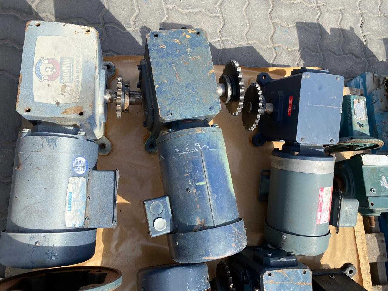 2 PALLETS OF ASSOTTED GEARS AND GEAR MOTORS - GEAR REDUCERS
