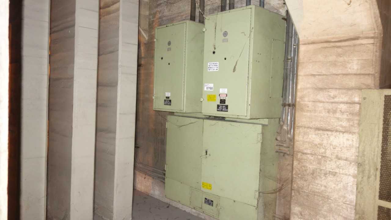 LOT OF 2 GENERAL ELECTRIC AL F2-50 800A 250V-DC AIR CIRCUIT BREAKER W/ BUSS BAR JUNCTION BOX - CIRCUIT BREAKERS