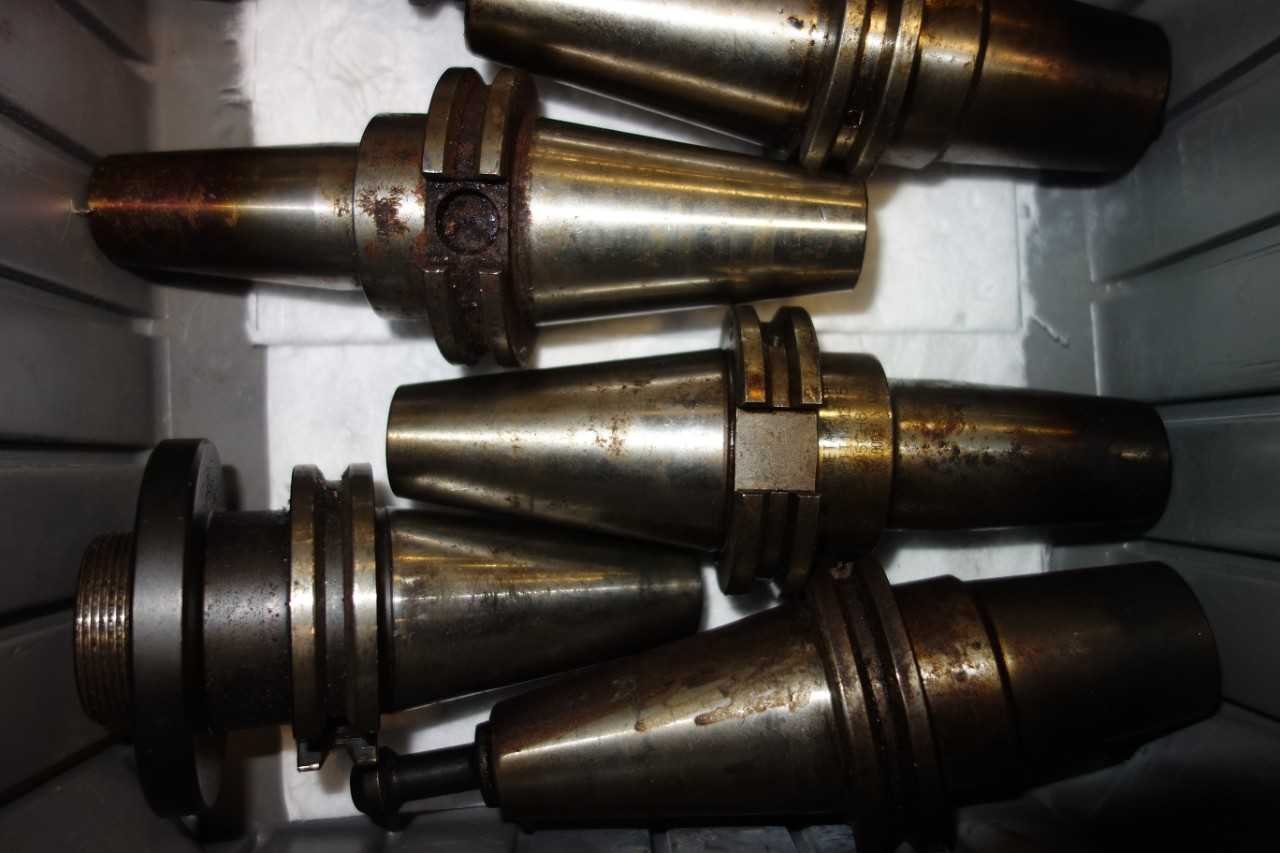 LOT OF ASSORTED CAT 40 TOOL HOLDERS - ELECTRIC POWER TOOLS