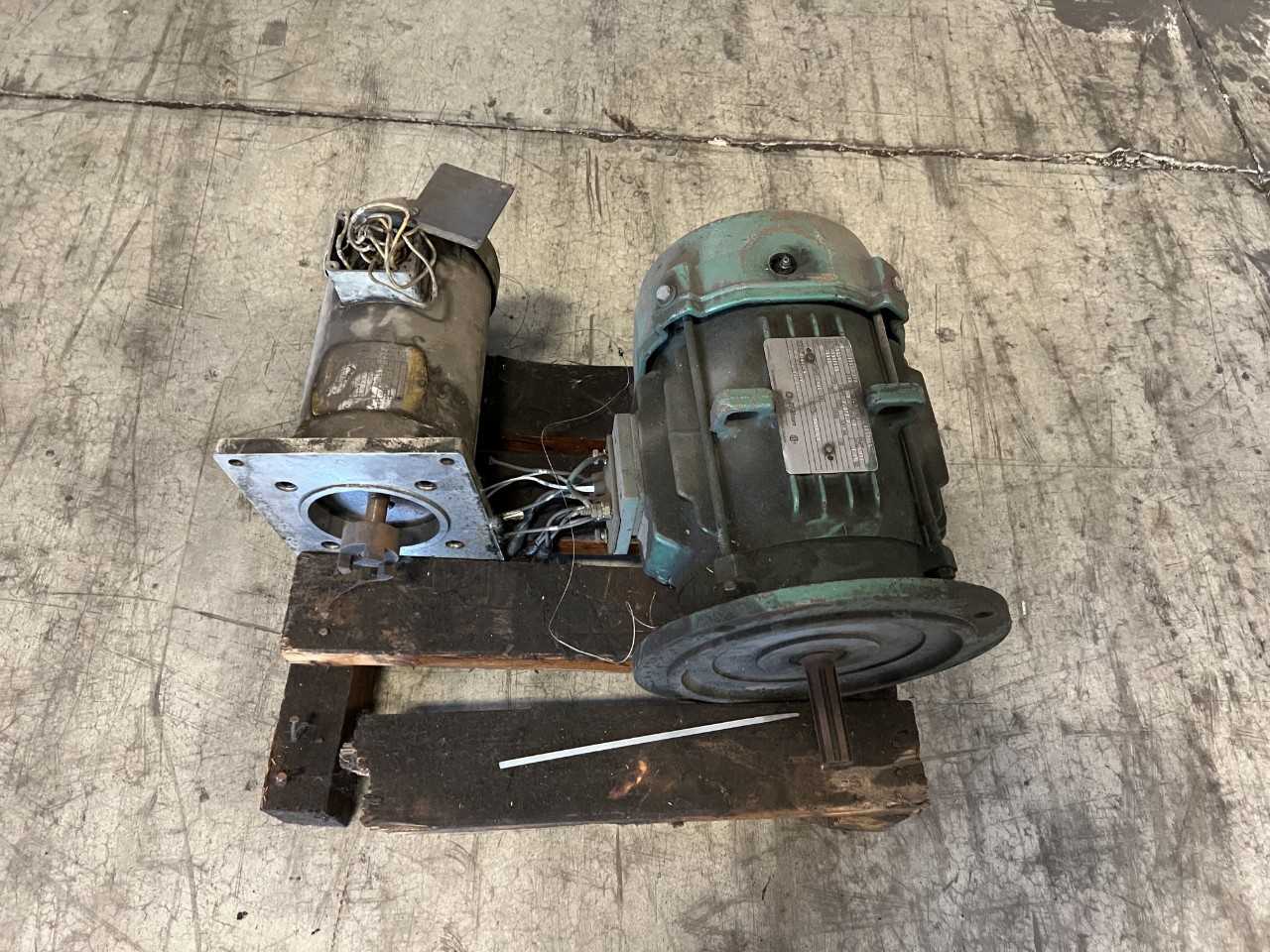 Lot of 5 motor and gear boxes - ELECTRIC MOTORS Lot of 5 motor and gear boxes - ELECTRIC MOTORS