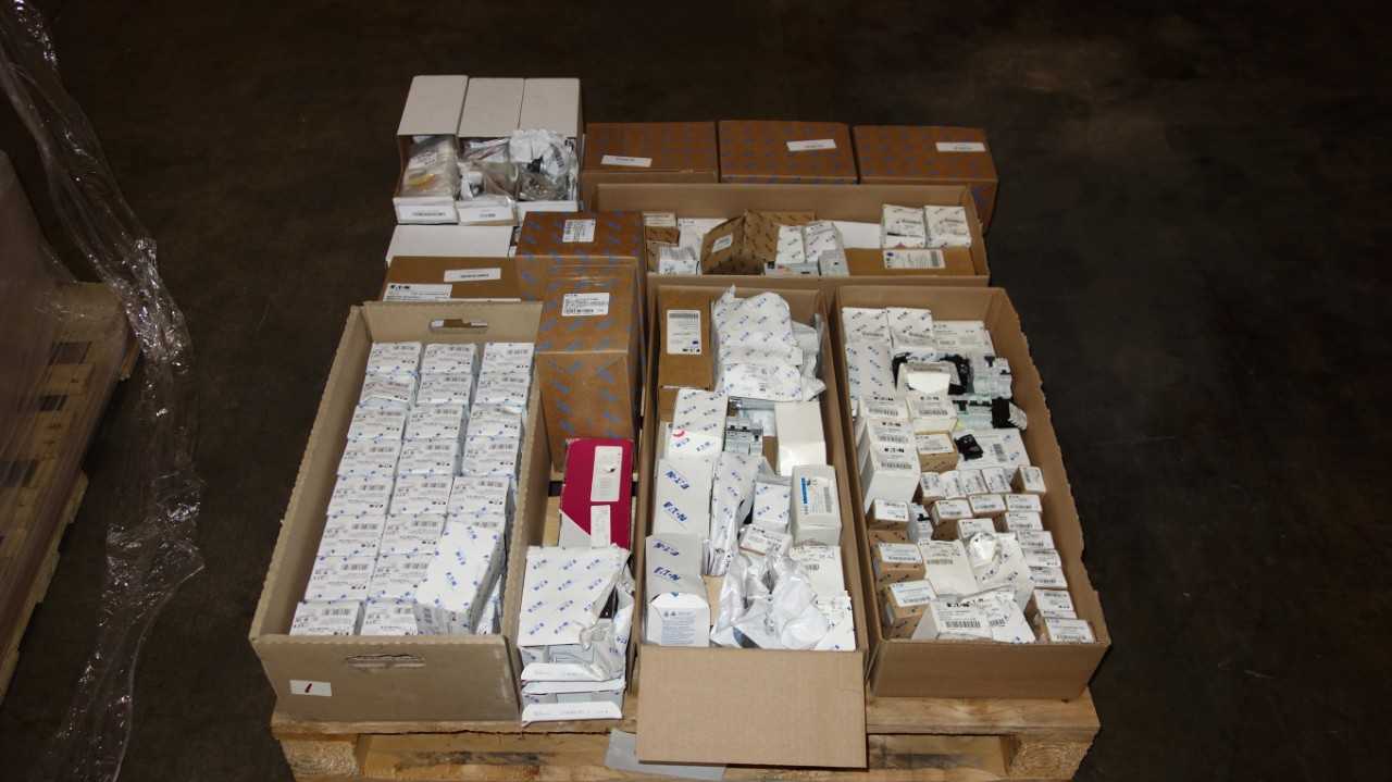 1 PALLET OF ASSORTED EATON ELECTRICAL, CONTACTOR PARTS - ELECTRICAL COMPONENTS