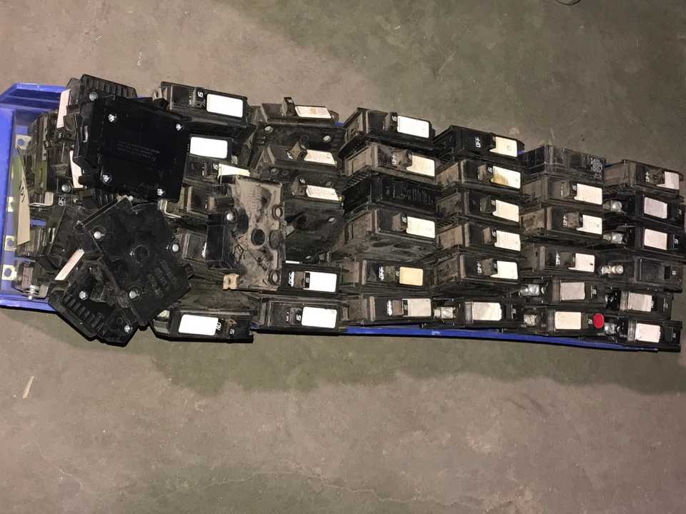 COMMANDER 15A TYPE BQL 1 POLE CIRCUIT BREAKER (QTY 79) - MISCELLANEOUS