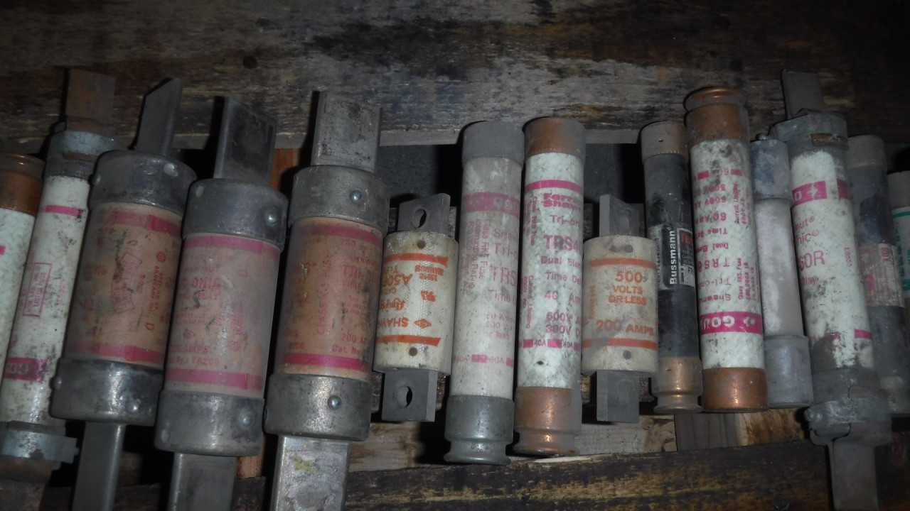 Lot of Assorted Fuses - MISCELLANEOUS