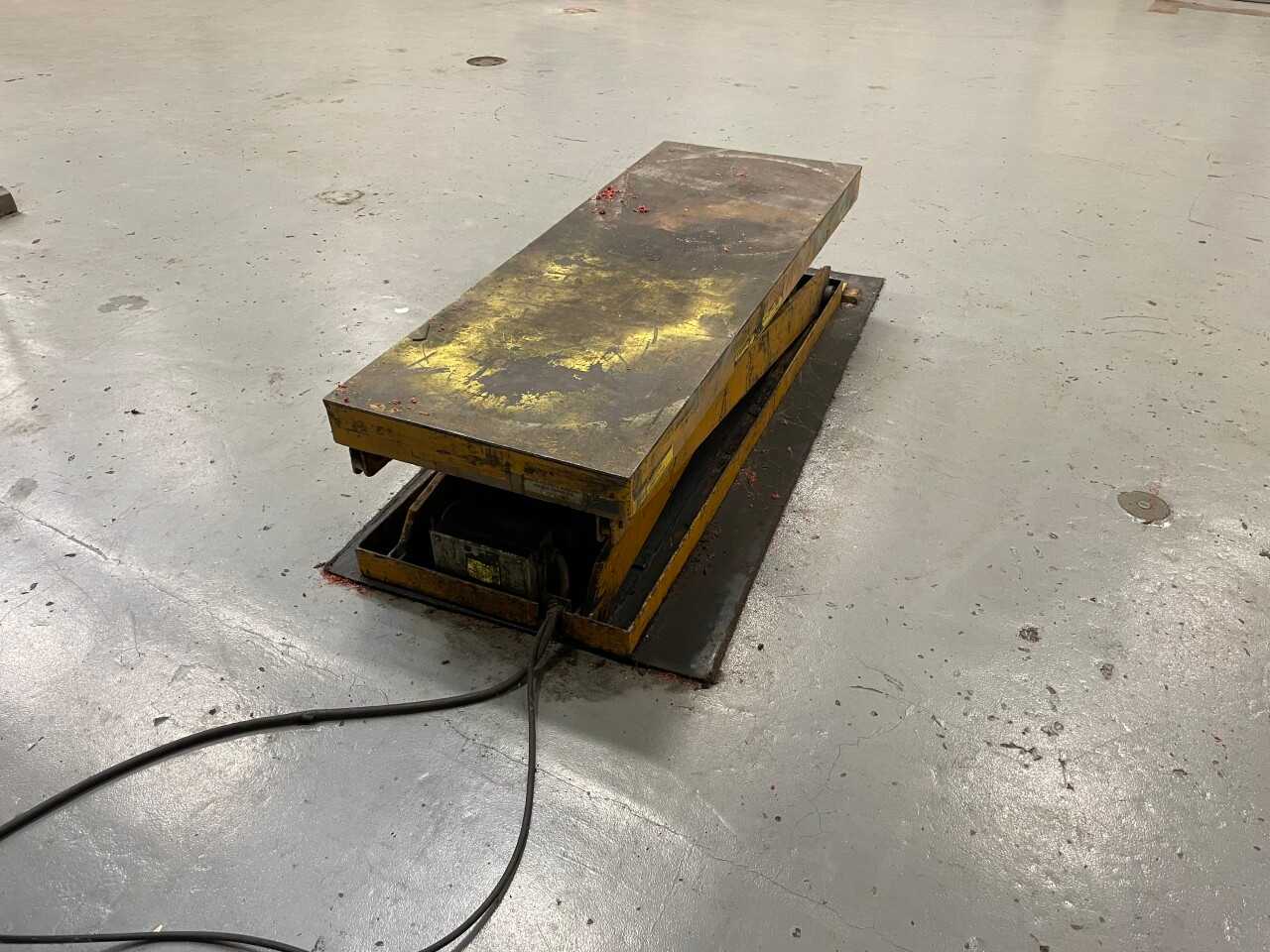 Hydraulic Lift - REACH TRUCKS