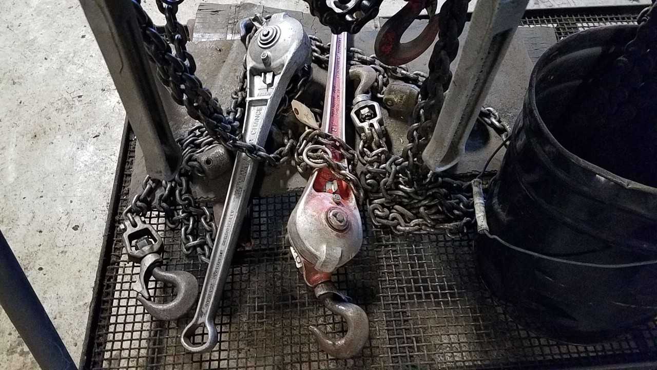 LOT OF ASSORTED 1/2 1 1-1/2 TON CM CYCLONE COFFING MANUAL CHAIN HOIST W/ RACK - LIFTING EQUIPMENT
