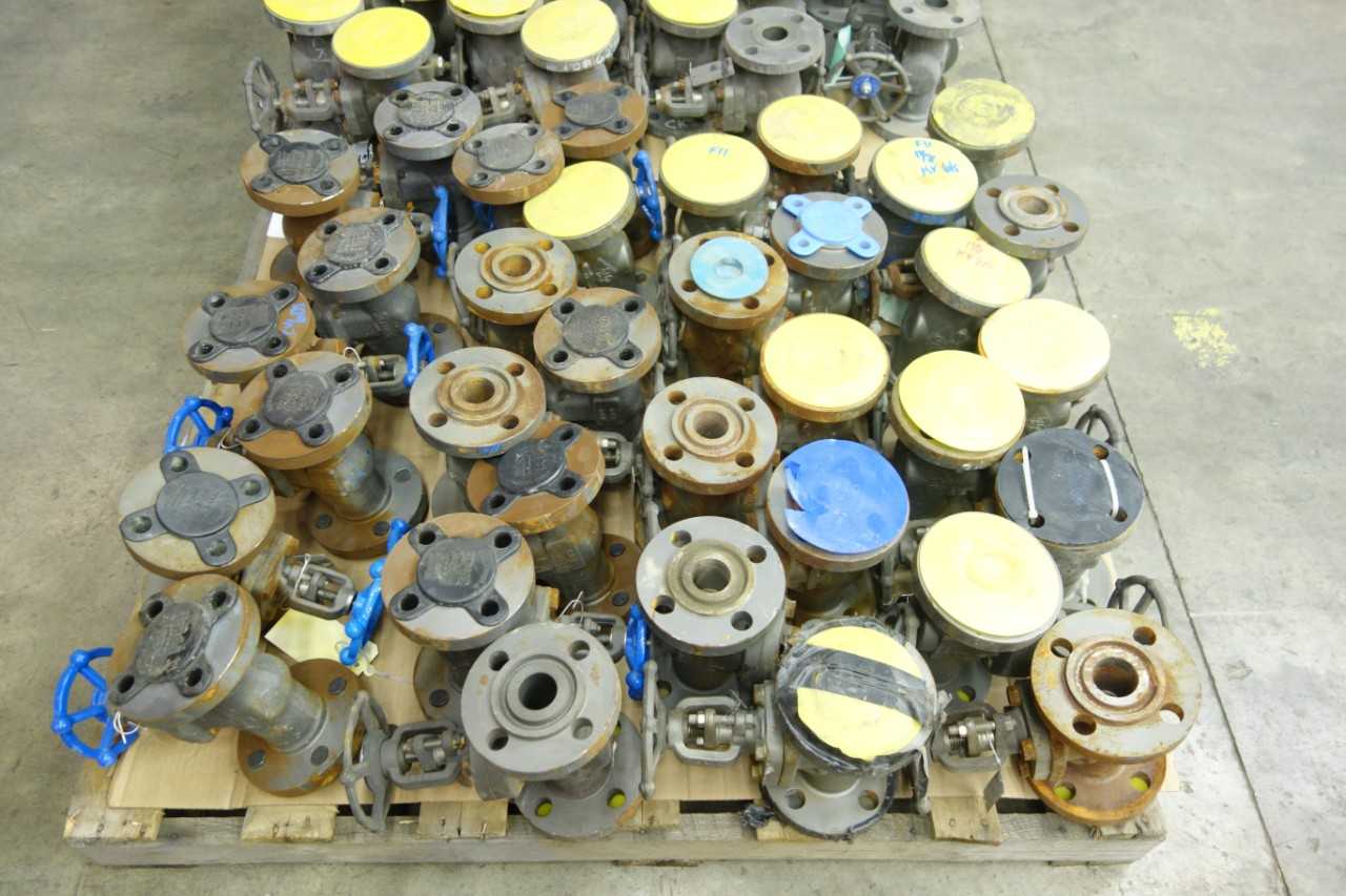 2 PALLETS OF 1-1/2 IN GATE VALVES - VALVES