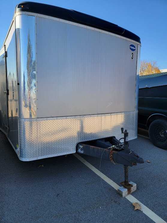 2016 UNITED EXPRESS TRAILER UTL-8.524R 30' Enclosed Utility Trailer Filled with Misc. Outdoor Equip - TRAILERS