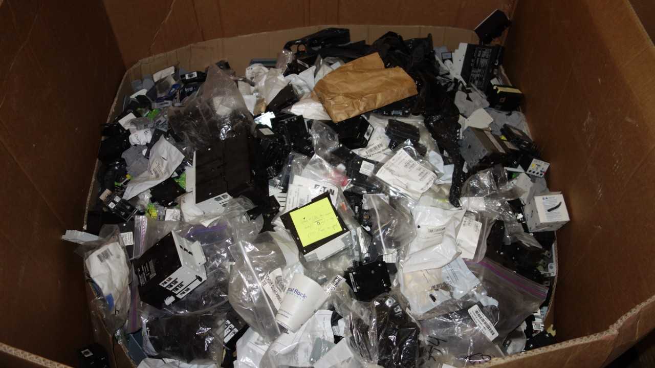 1 GAYLORD BOX OF ASSORTED EATON ELECTRIC PARTS, CONTACTORS - ELECTRIC MOTORS