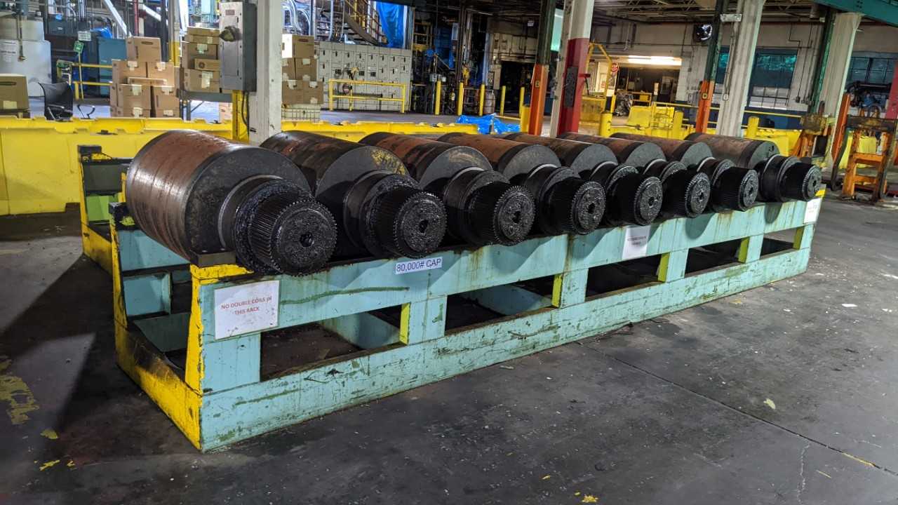 8 steel rolls with rack - PALLET RACKING