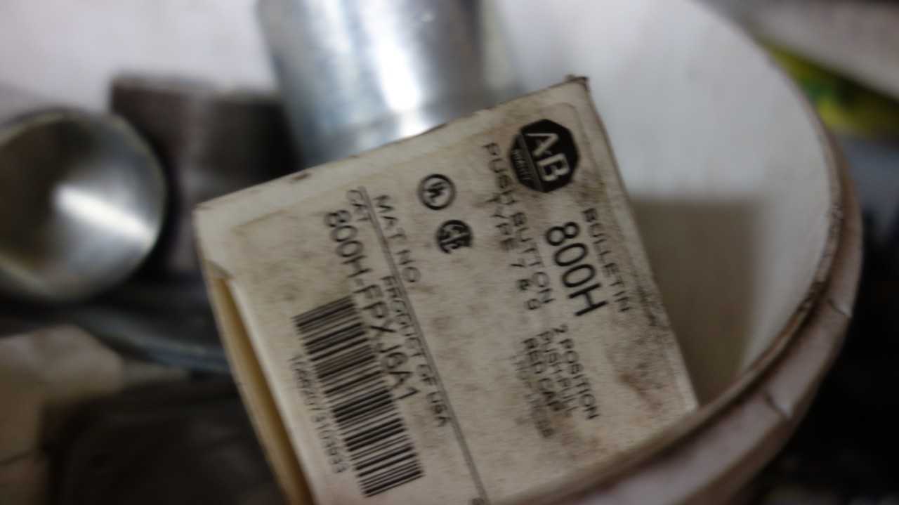 CONTENTS OF 2 SHELF COLUMNS, ASSORTED MRO, ELECTRICAL - ELECTRICAL COMPONENTS