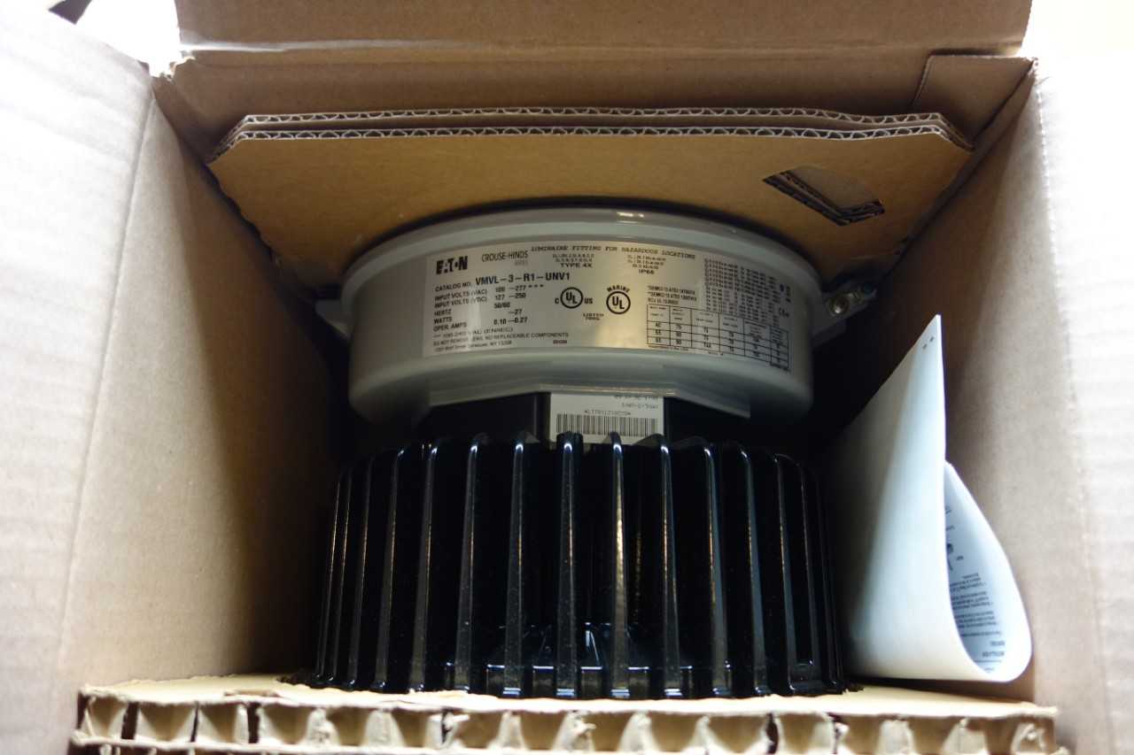 LOT OF 2 EATON CROUSE- HINDS SERIES CHAMP VMVL LED LIGHT FIXTURE - LIGHTING
