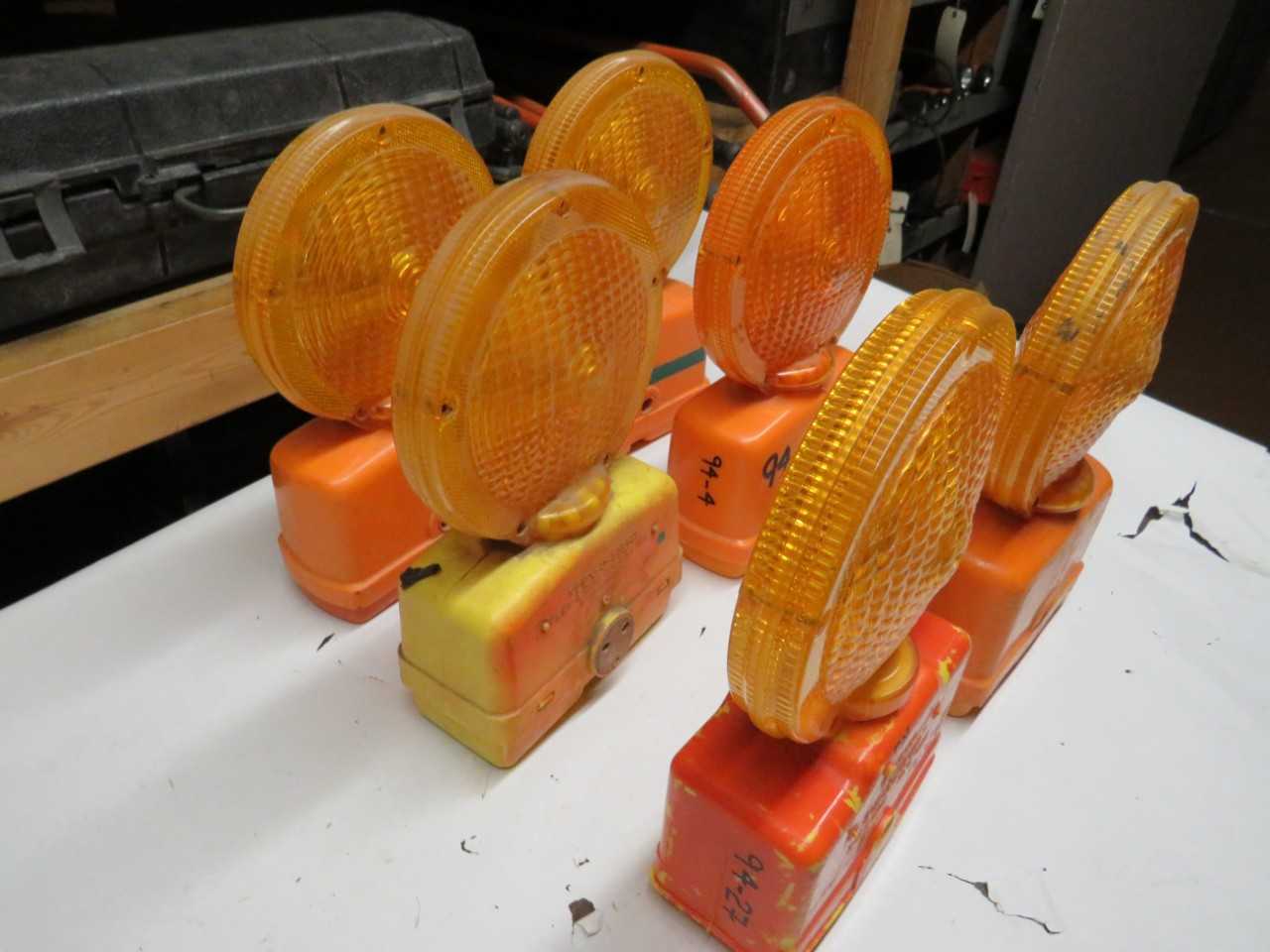 LOT OF 6 ASSORTED CONSTRUCTION CAUTION STROBE LIGHTS - LIGHTING