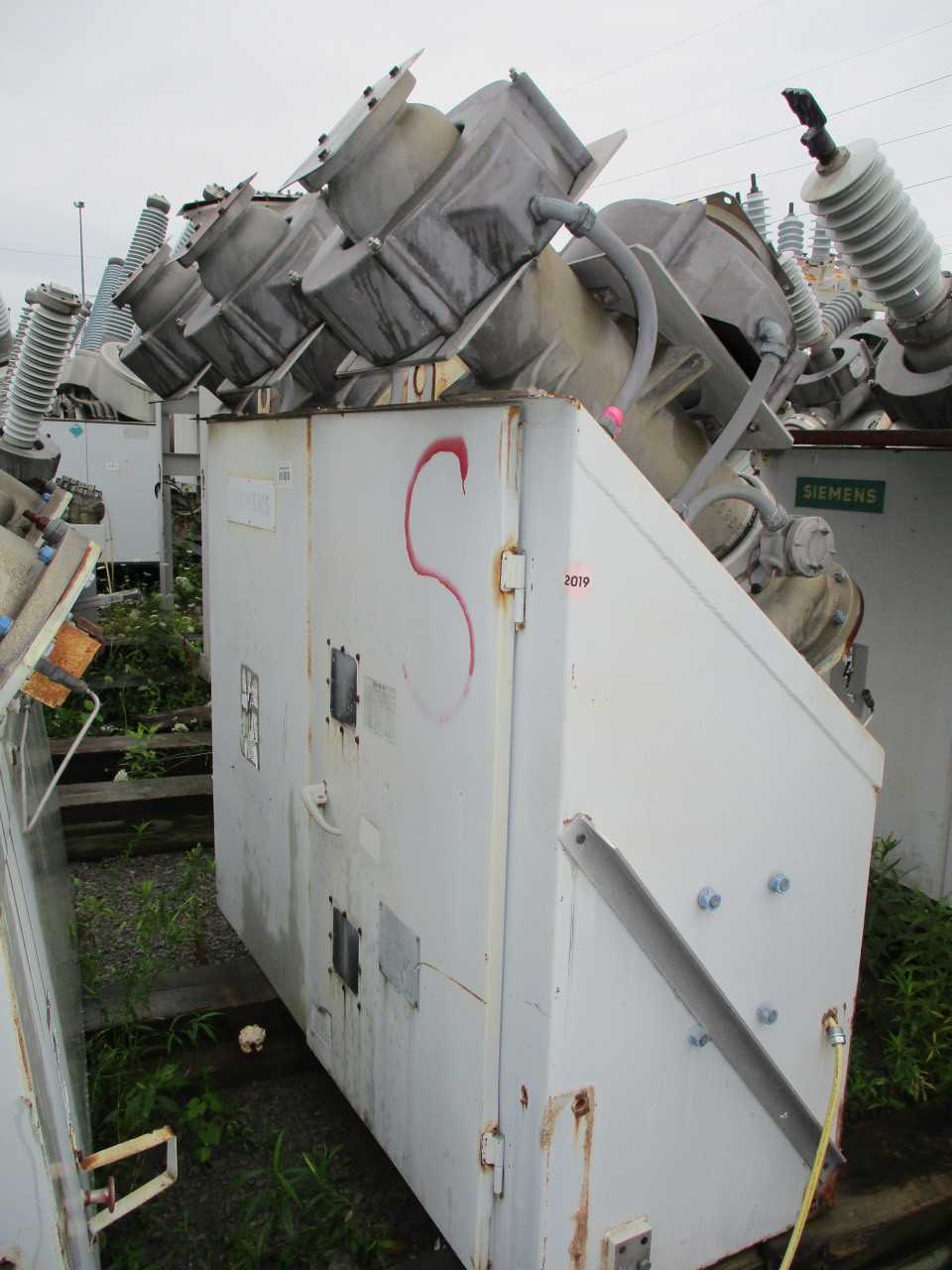 1992 Siemens SP SF6 breaker. Type 48.3SP23. 48kv, 31.5ka, 1200A - CIRCUIT BREAKERS