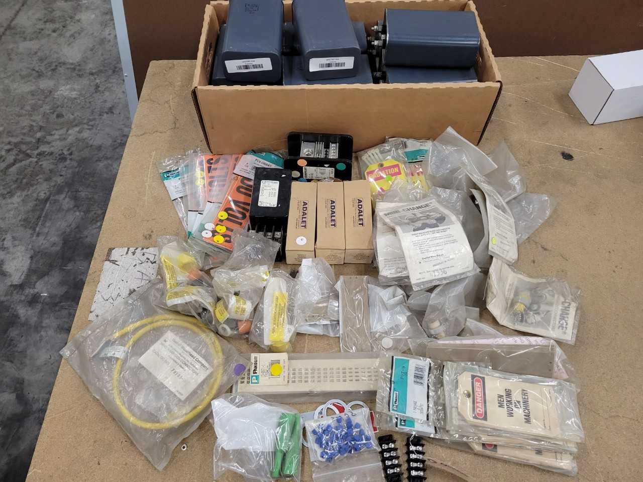 [GE, Woodhead] 20MFD 1000VDC Capacitors, Cable Connectors, Light Accys - ELECTRICAL COMPONENTS