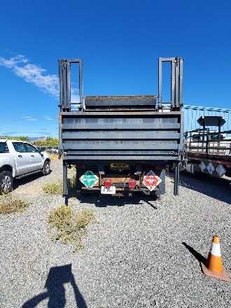 2008 International 4400 Semi-Truck - HYDRO EXCAVATOR TRUCKS
