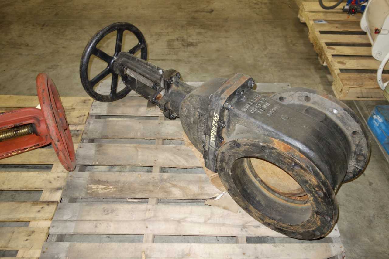 LOT OF 2 IRON WEDGE GATE VALVES - VALVES