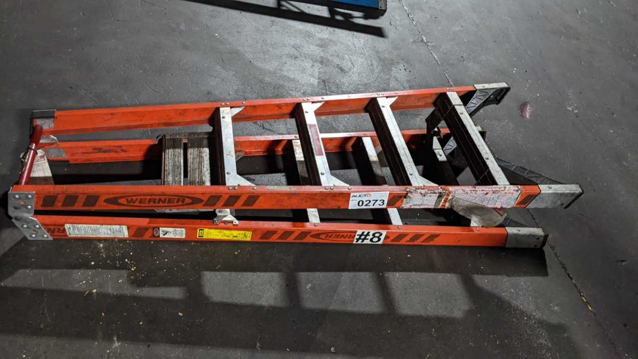 Werner 4' ladder maximum reach 10' - MATERIAL HANDLING