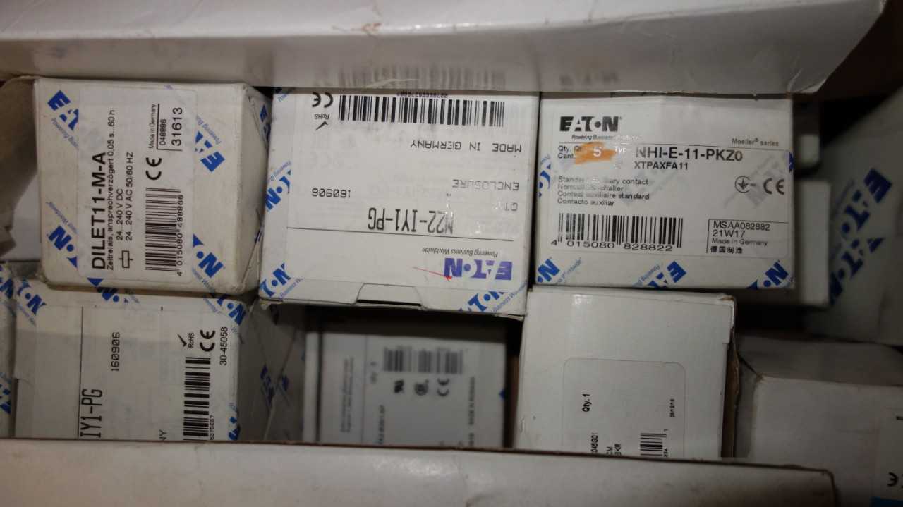 1 BOX OF EATON / CUTLER HAMMER ELECTRICAL - ELECTRICAL COMPONENTS
