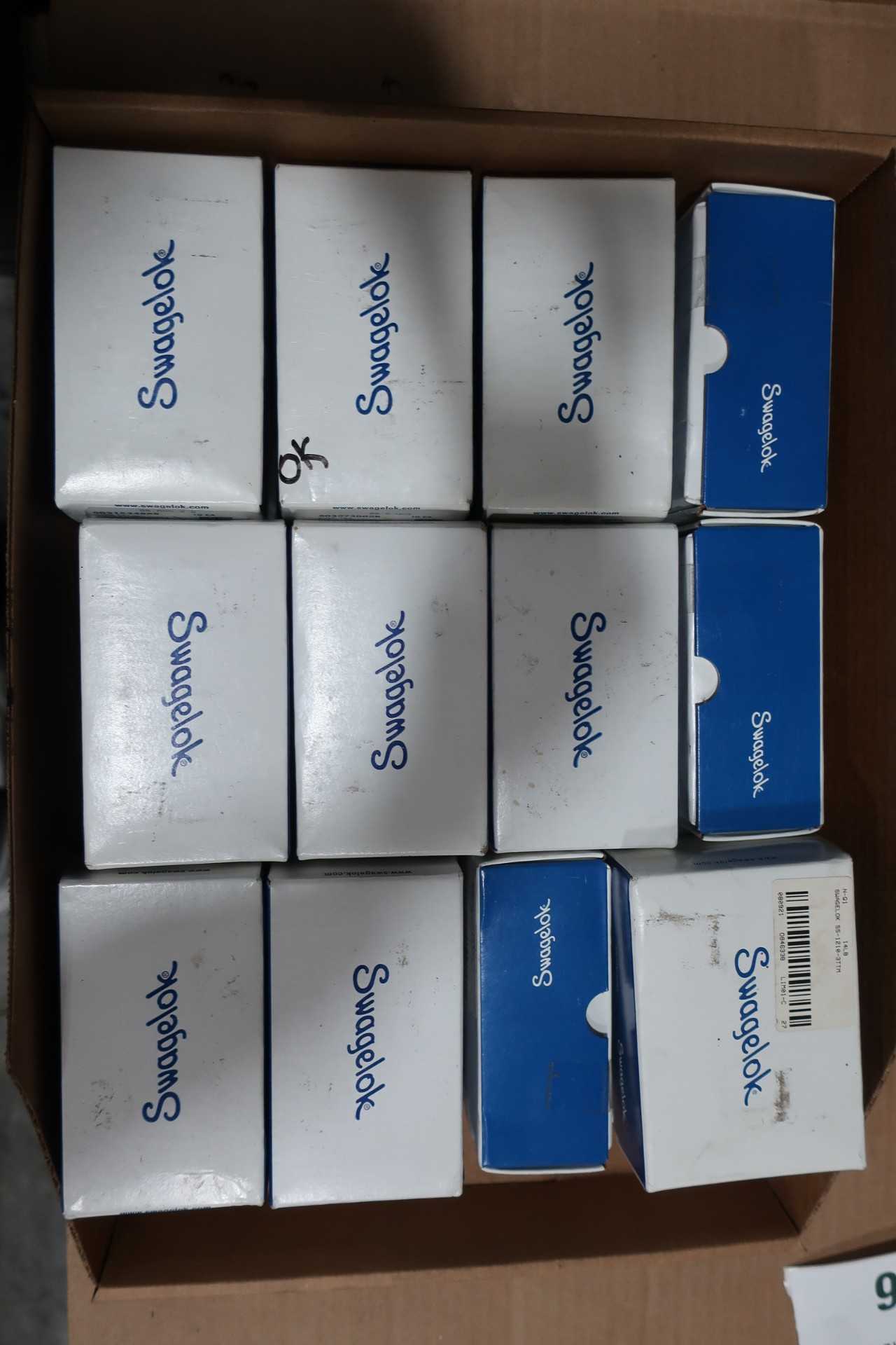 LOT OF ASSORTED SWAGELOK FITTINGS. - PROCESS EQUIPMENT