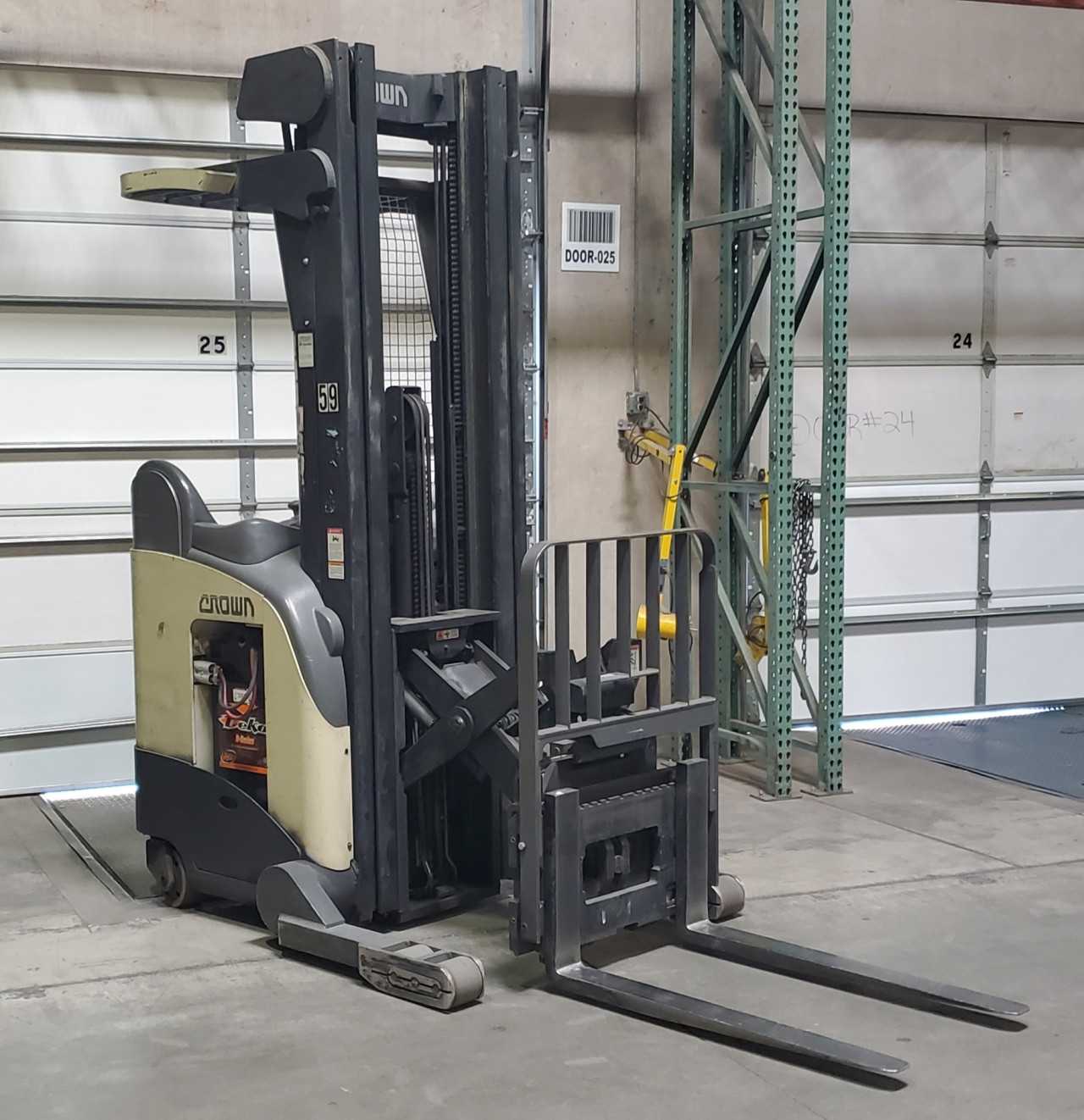 1998 Crown RR5020-35 reach truck, Sparks, NV - REACH TRUCKS 1998 Crown RR5020-35 reach truck, Sparks, NV - REACH TRUCKS