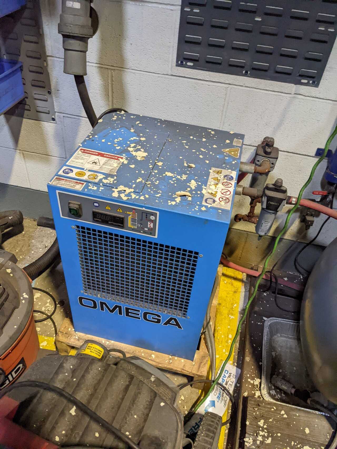 GARDNER DENVER LHR5-8,230/3/OM/ST/TD 5HP AIR COMPRESSOR - AIR COMPRESSORS