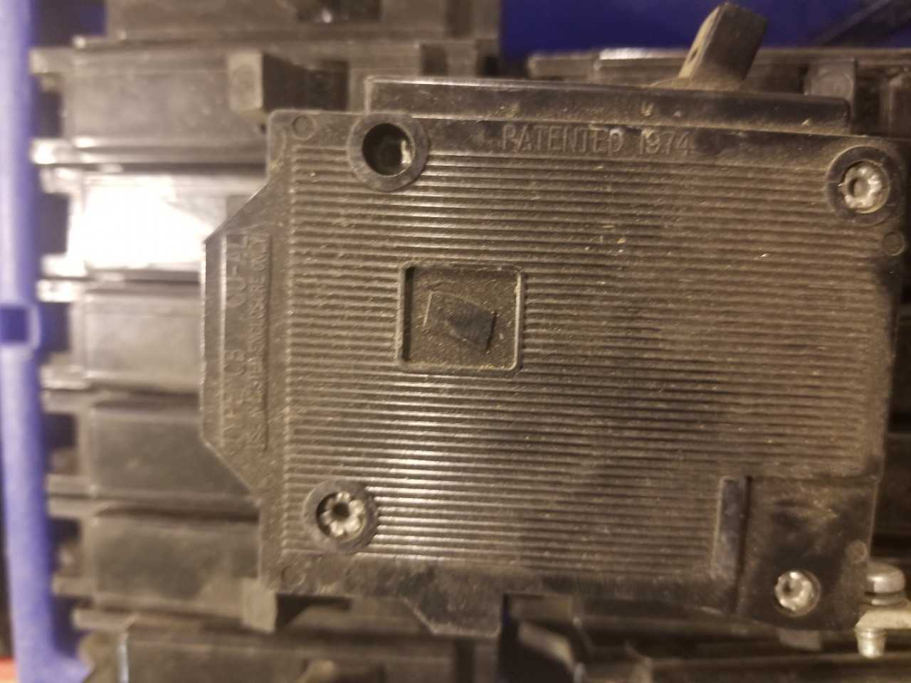 15 AMP CIRCUIT BREAKER (QTY 50) - CIRCUIT BREAKERS