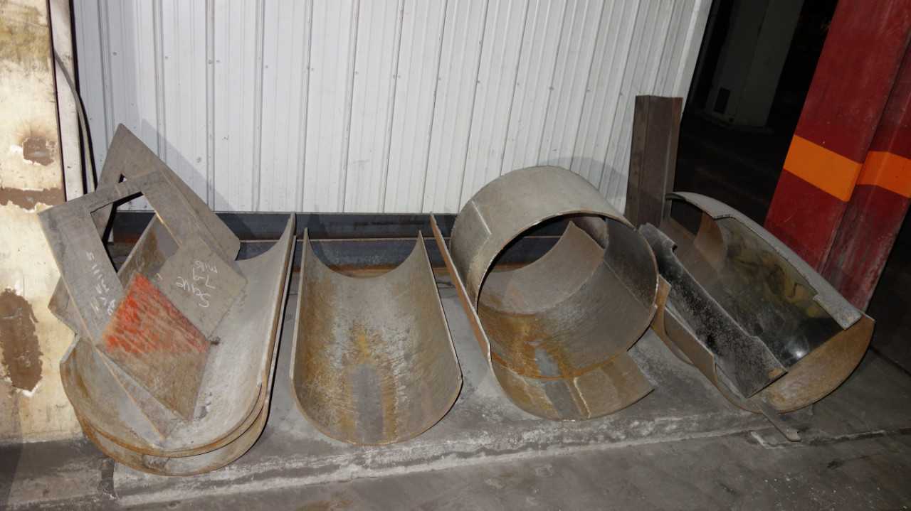 ASSORTED METAL PLATE STOCK AND 3X PLATE STANDS - MISCELLANEOUS