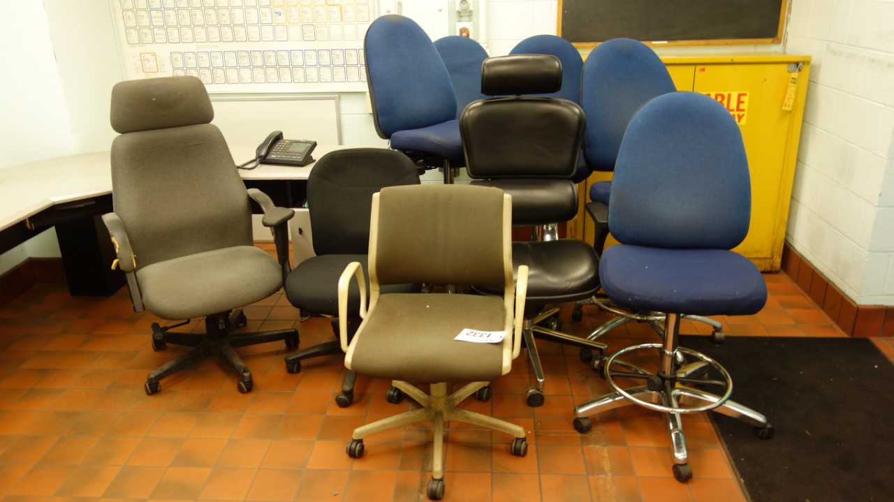 LOT OF 9 CHAIRS WITH DESK AND PHONE - PLANT & FACILITY