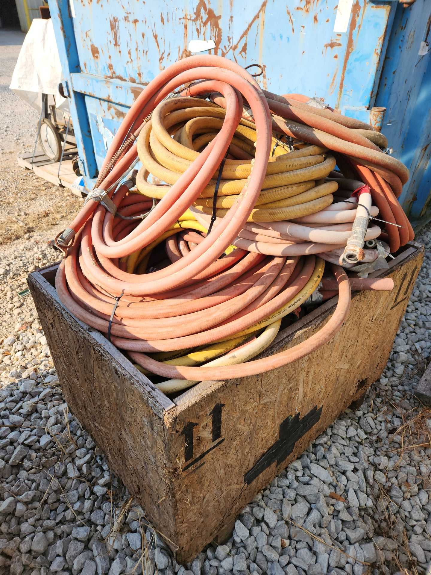 CRATE OF AIR HOSE WITH FITTINGS & WHIP CHECKS - HOSE