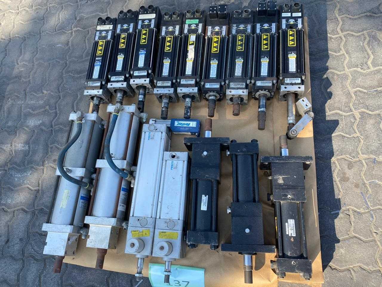 PALLET OF ASSORTED PNEUMATICS - PNEUMATIC PARTS
