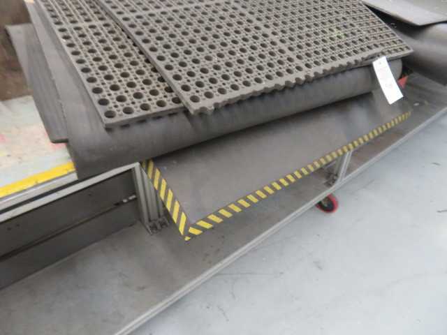 Metal Racks on wheels, (3) lot - MISCELLANEOUS