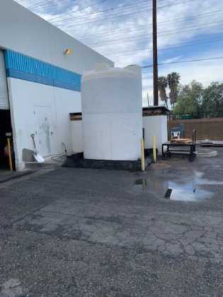 4000 Gallon Poly Tank in Great Condition - MISCELLANEOUS
