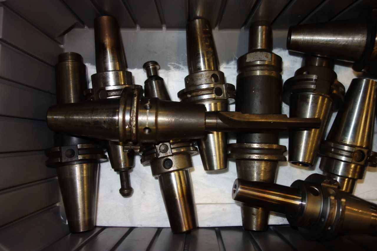LOT OF ASSORTED CAT 40 TOOL HOLDERS - ELECTRIC POWER TOOLS