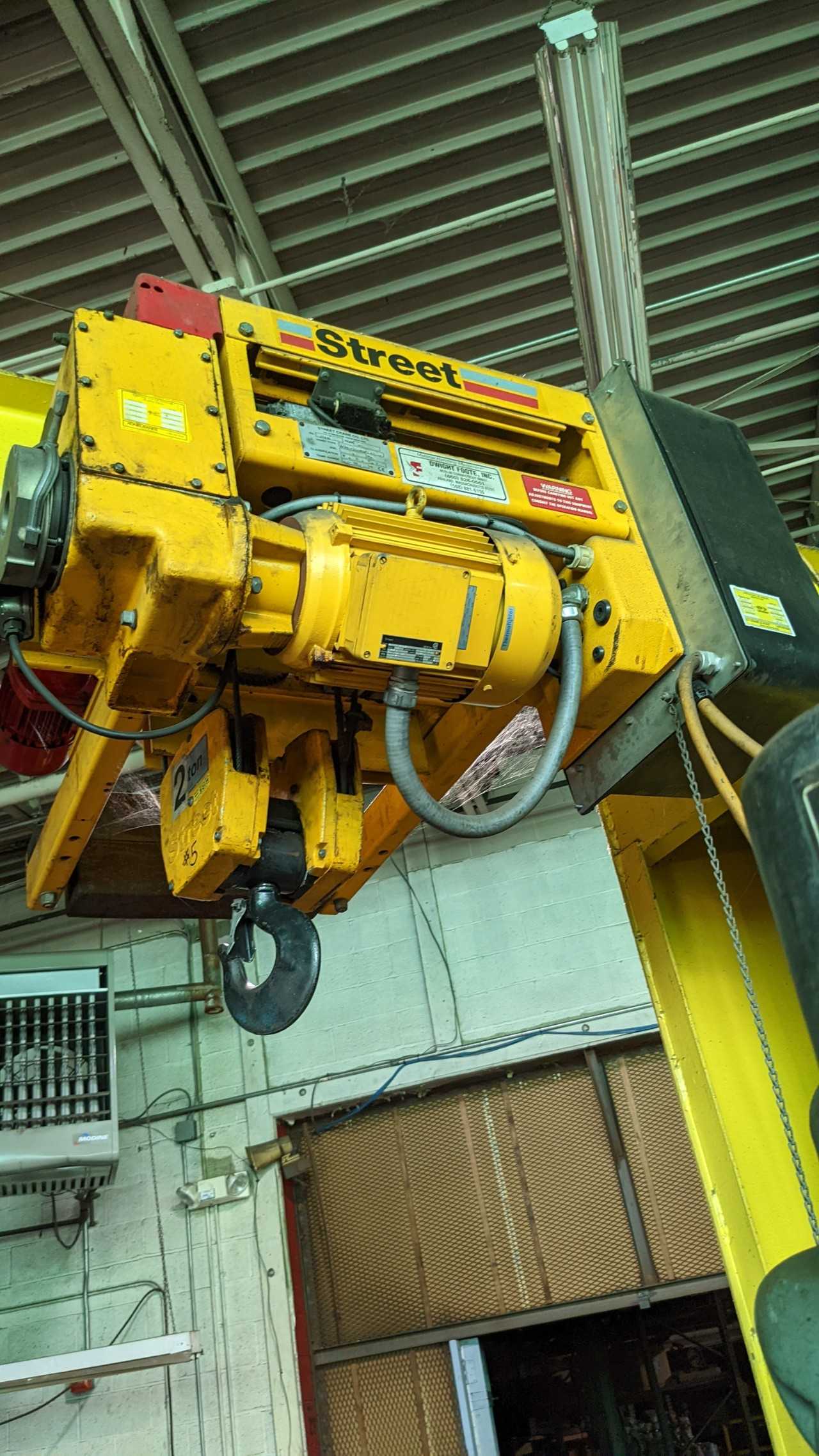 Street crane 5 ton hoist with Abell-Howe Jib - LIFTING EQUIPMENT