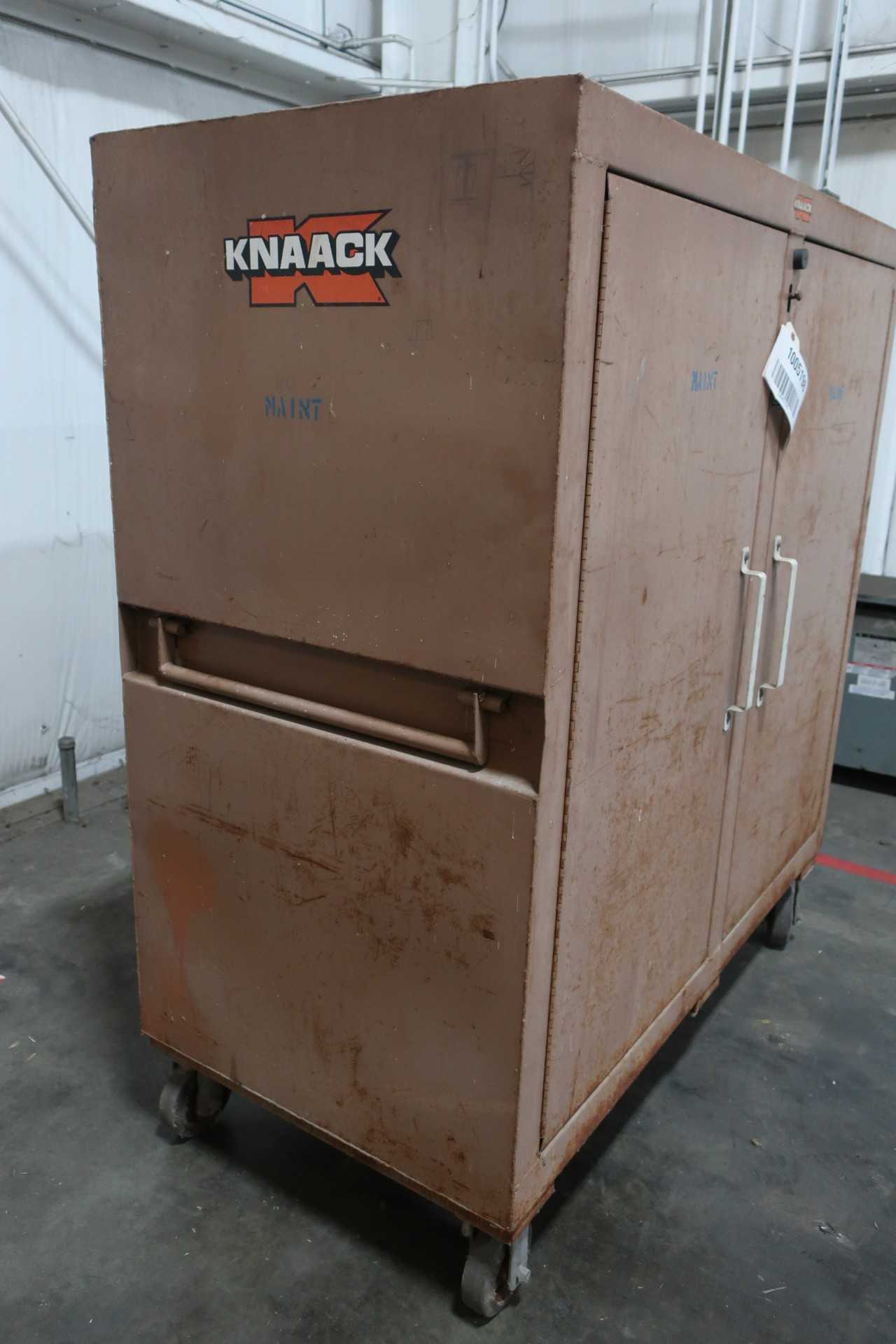 KNAACK DOUBLE SIDED 2 DOOR LOCKING TOOL CABINET AND ASSORTED HAND TOOLS - TOOL STORAGE