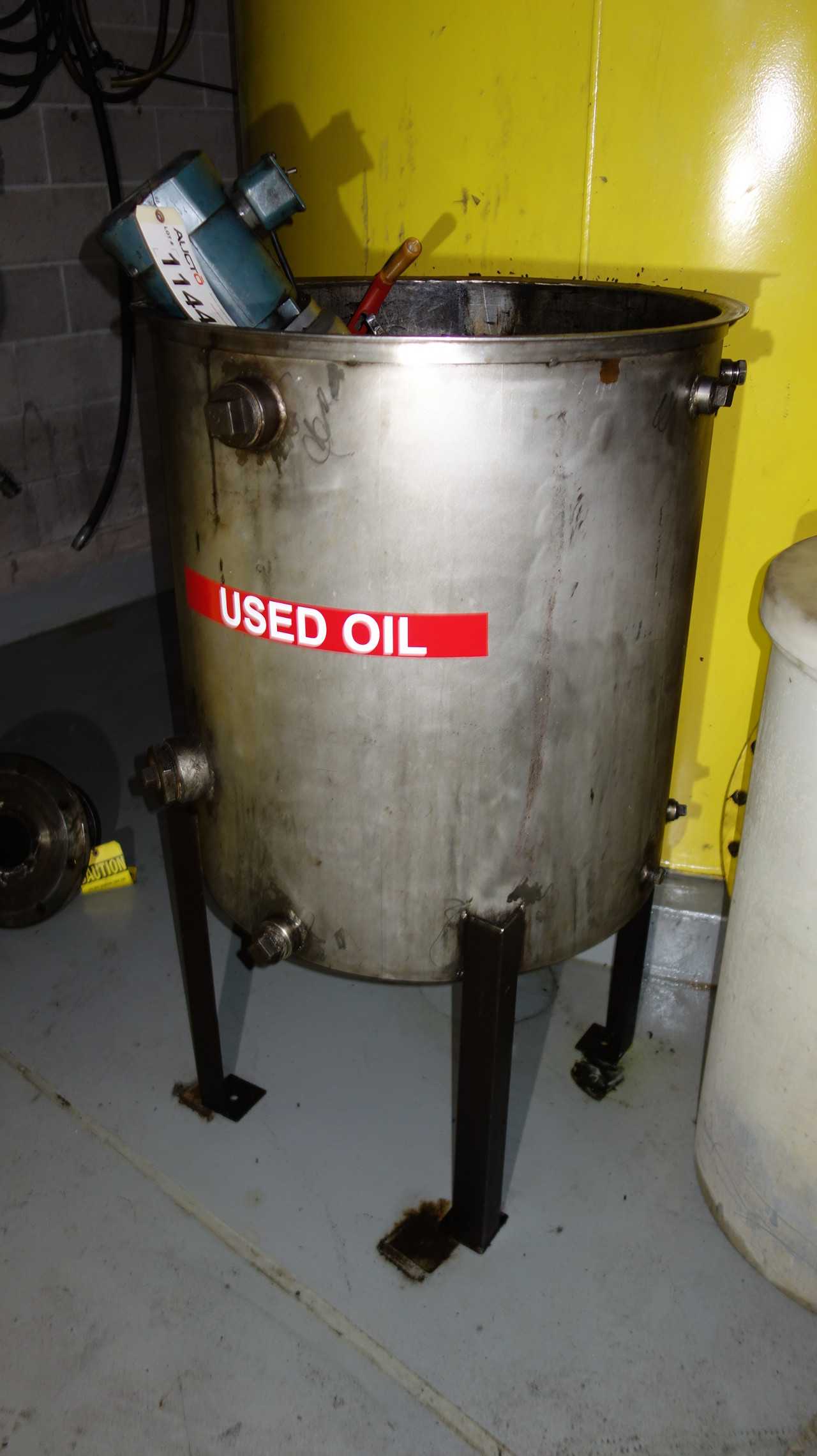 STAINLESS TANK WITH TUTHILL 112 MANUAL PUMP, MIXMOR MIXER - PROCESS EQUIPMENT