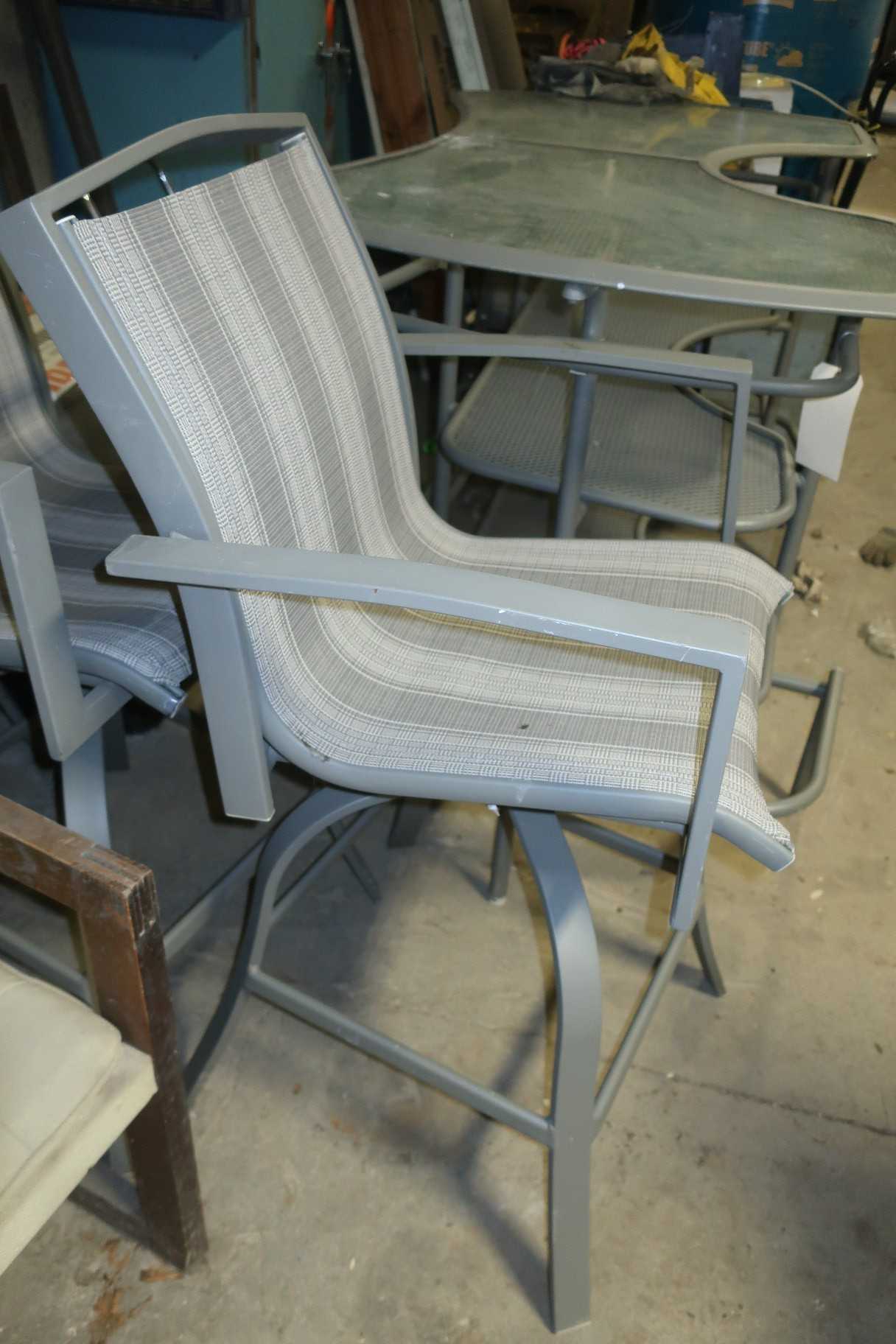 LOT OF ASSORTED PATIO FURNITURE - MISCELLANEOUS