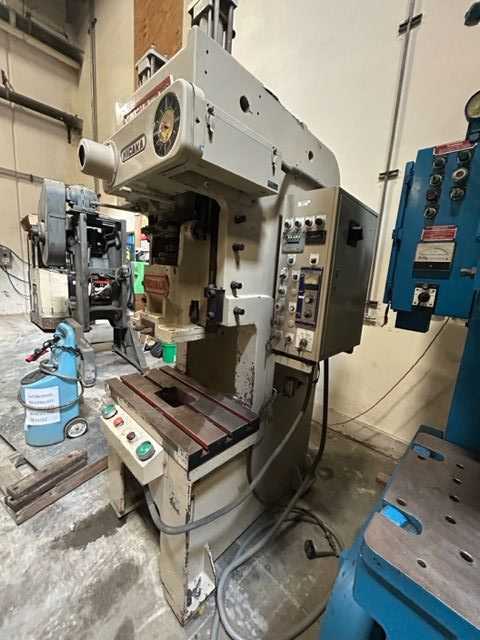 1988 HIDAKA MARK-45-2 45-TON METAL STAMPING MACHINE - MACHINE TOOLING