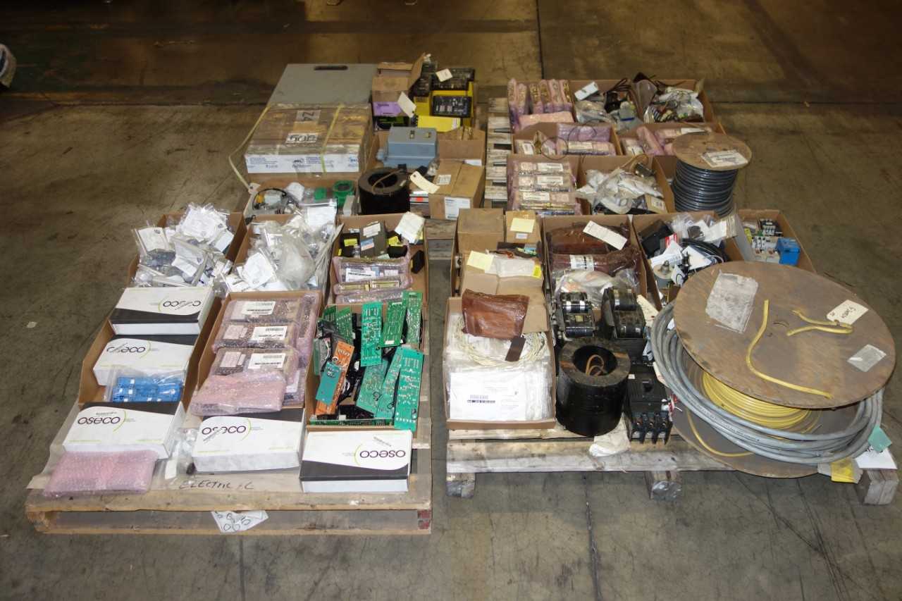 4 PALLETS OF ASSORTED ELECTRICAL CONTROLS, MODULES, BREAKERS, TRANSFORMERS, ALLEN BRADLEY, SQUARE D, RAYCHEM - ELECTRICAL COMPONENTS